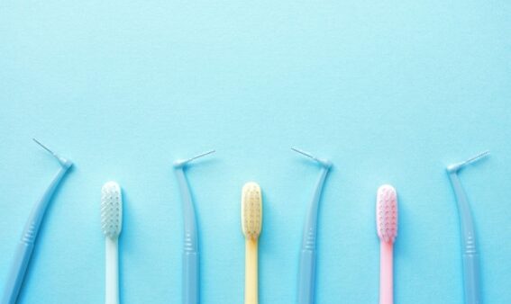 歯間ブラシとフロスどっちを使うべき？上手な使い方を解説します